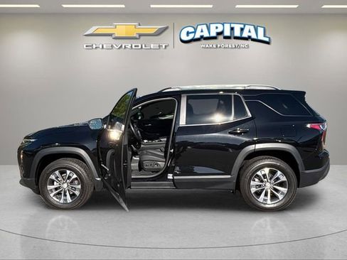 Used 2025 Chevrolet Equinox LT w/ Convenience Package II image 9