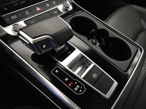 Used 2021 Audi Q8 Premium w/ Convenience Package image 21