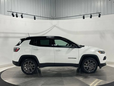 Used 2026 Jeep Compass Limited AWD/4WD image 10