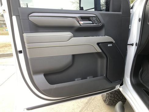 Used 2025 Chevrolet Silverado 2500 ZR2 w/ Technology Package image 25