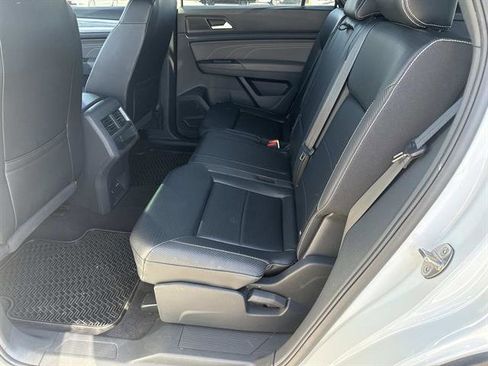 Used 2022 Volkswagen Atlas Cross Sport SE image 16