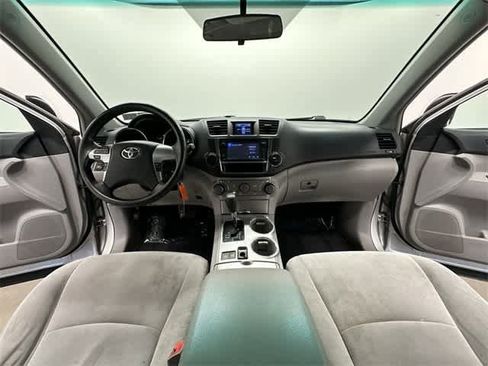 Used 2013 Toyota Highlander Plus image 17