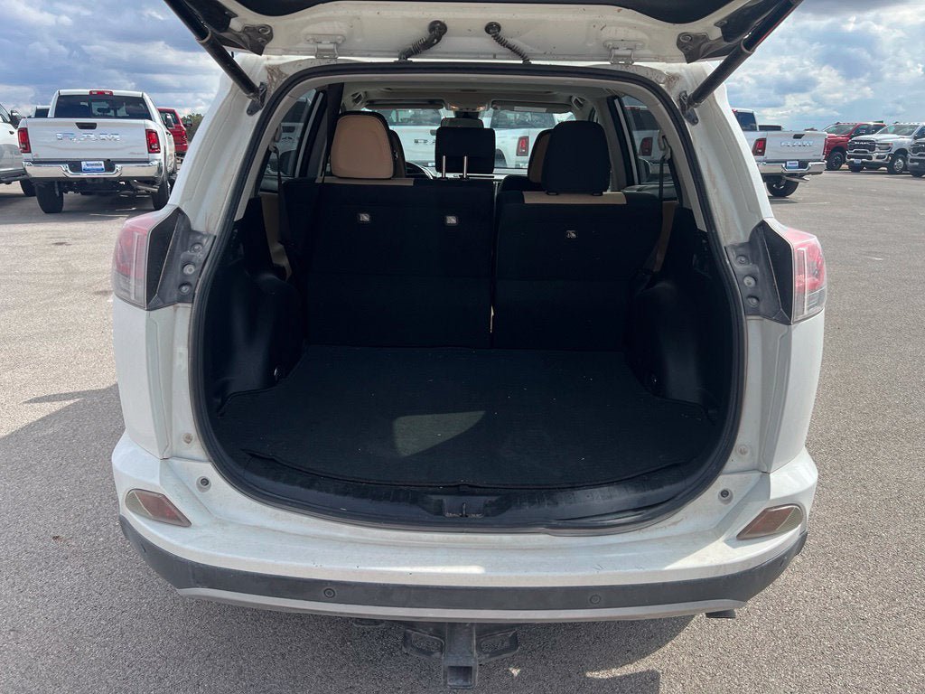 Used 2017 Toyota RAV4 XLE FWD image 4