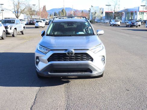Used 2019 Toyota RAV4 XLE Premium image 2