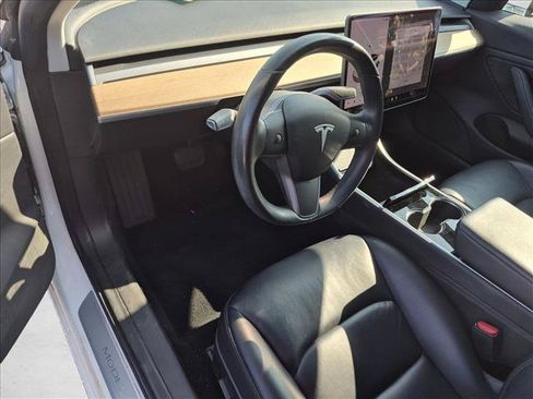 Used 2019 Tesla Model 3 Standard Range RWD image 3
