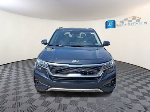 Used 2021 Kia Seltos EX image 2