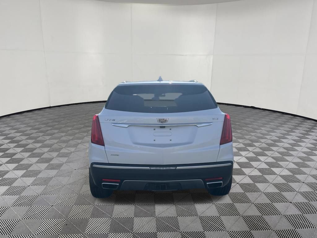Certified 2017 Cadillac XT5 Platinum w/ Driver Assist Package AWD/4WD image 4