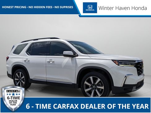 Used 2025 Honda Pilot Touring image 1