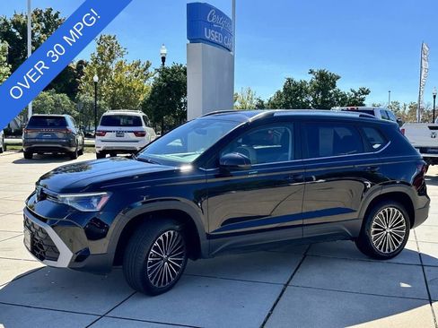 Used 2025 Volkswagen Taos SE image 14