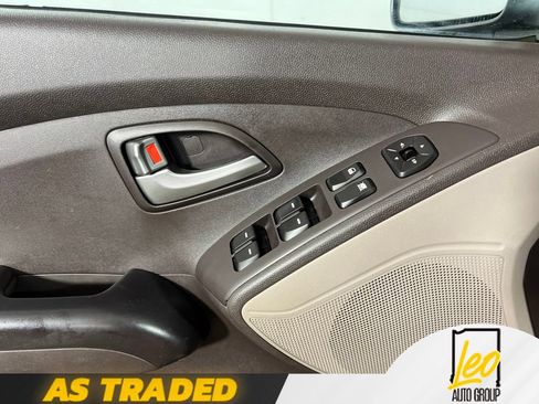 Used 2011 Hyundai Tucson GL FWD image 25