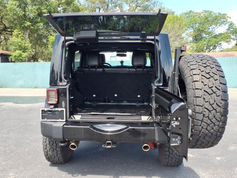 Used 2018 Jeep Wrangler Unlimited Sahara AWD/4WD image 18