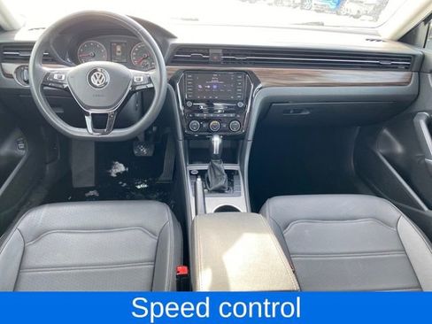 Used 2022 Volkswagen Passat 2.0T image 5