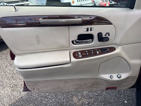 Used 2000 Lincoln Town Car Cartier image 26