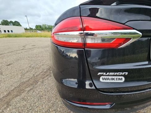 Used 2020 Ford Fusion SE w/ Equipment Group 151A FWD image 5