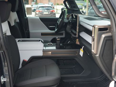 New 2025 GMC Hummer EV 2X w/ Extreme Off-Road Package image 35