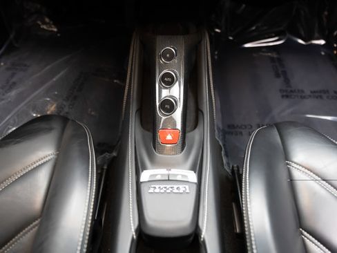 Used 2016 Ferrari 488 GTB RWD image 9