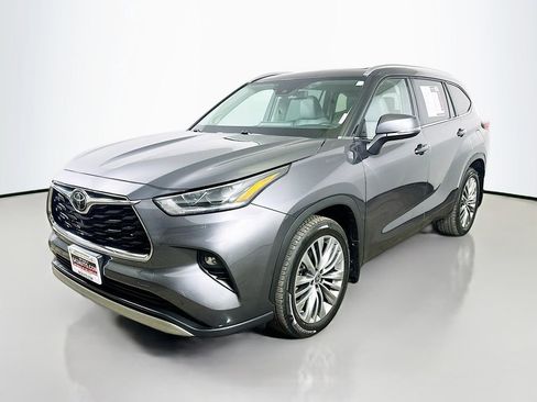 Used 2021 Toyota Highlander Platinum AWD/4WD image 3