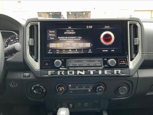 Used 2025 Nissan Frontier SV AWD/4WD image 16
