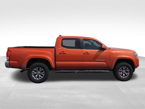 Used 2017 Toyota Tacoma SR5 w/ Tow Package AWD/4WD image 7