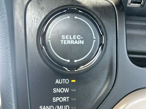 Used 2014 Jeep Cherokee Latitude w/ Cold Weather Group AWD/4WD image 21