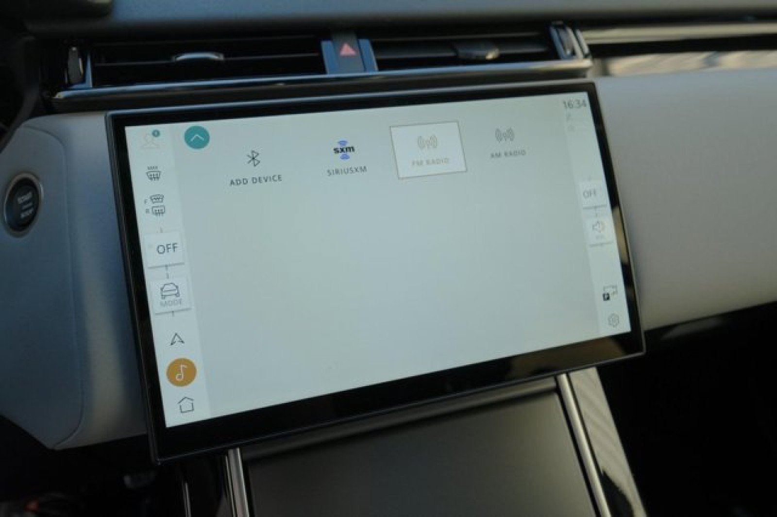 Certified 2025 Land Rover Range Rover Velar Dynamic SE AWD/4WD image 24