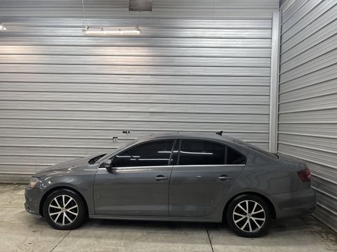Used 2017 Volkswagen Jetta SE image 6
