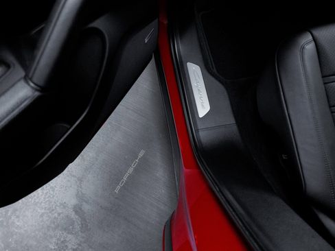 Certified 2024 Porsche Cayenne Coupe image 25