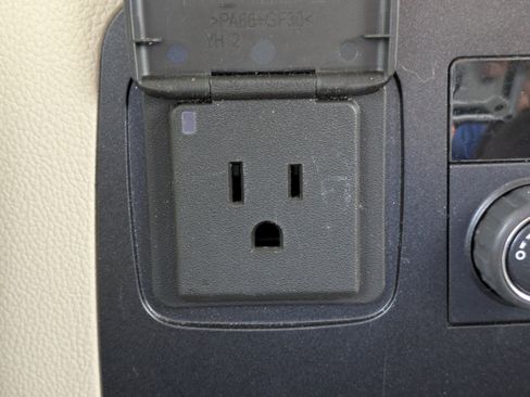 Used 2018 GMC Yukon Denali image 12