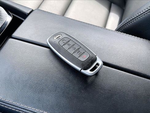 Certified 2025 Nissan Rogue SL w/ SL Premium Package FWD image 12