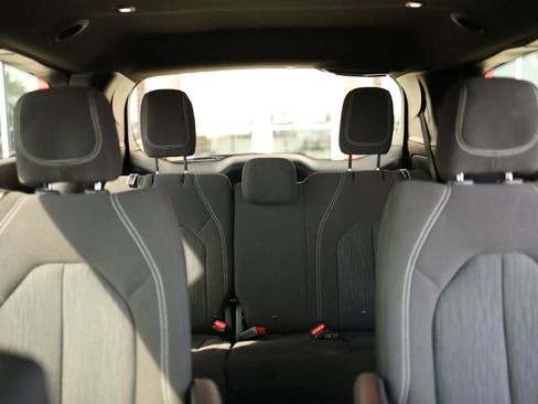 Used 2021 Chrysler Pacifica Touring w/ Uconnect Theater Family Group image 43