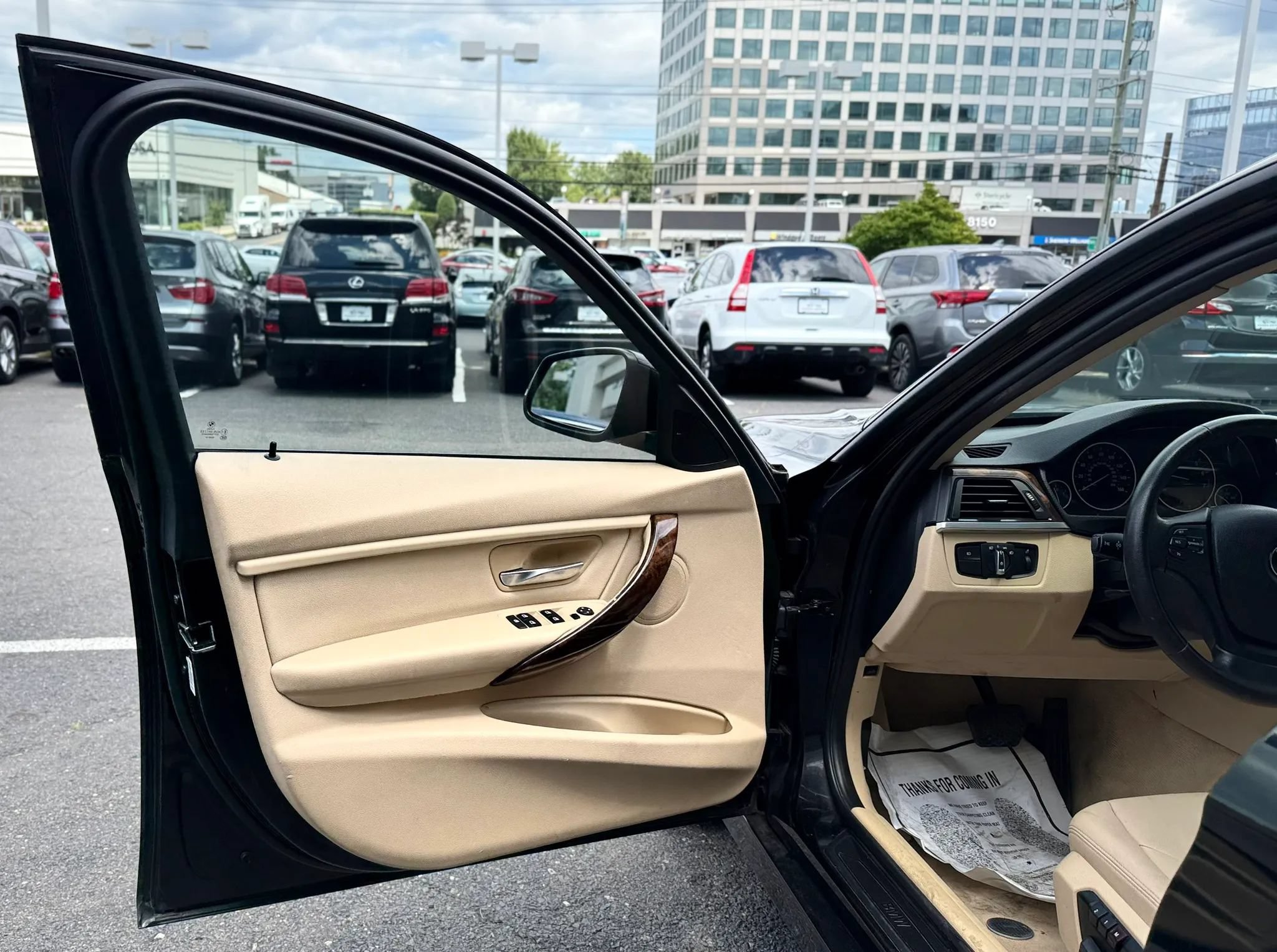 Used 2014 BMW 320i xDrive Sedan AWD/4WD image 9