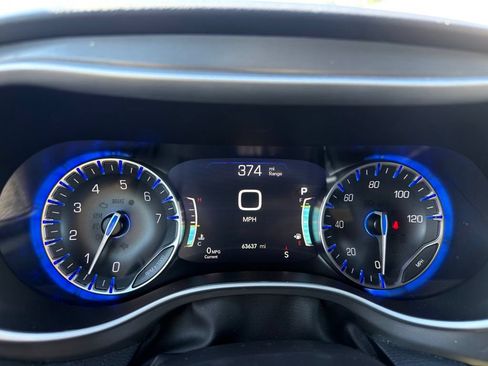Used 2025 Chrysler Pacifica Select FWD image 16