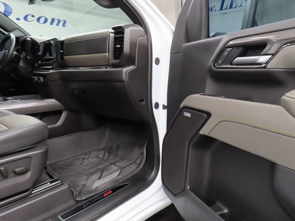 Used 2025 Chevrolet Silverado 2500 ZR2 w/ Technology Package AWD/4WD image 30