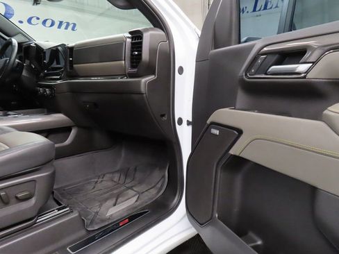 Used 2025 Chevrolet Silverado 2500 ZR2 w/ Technology Package image 30