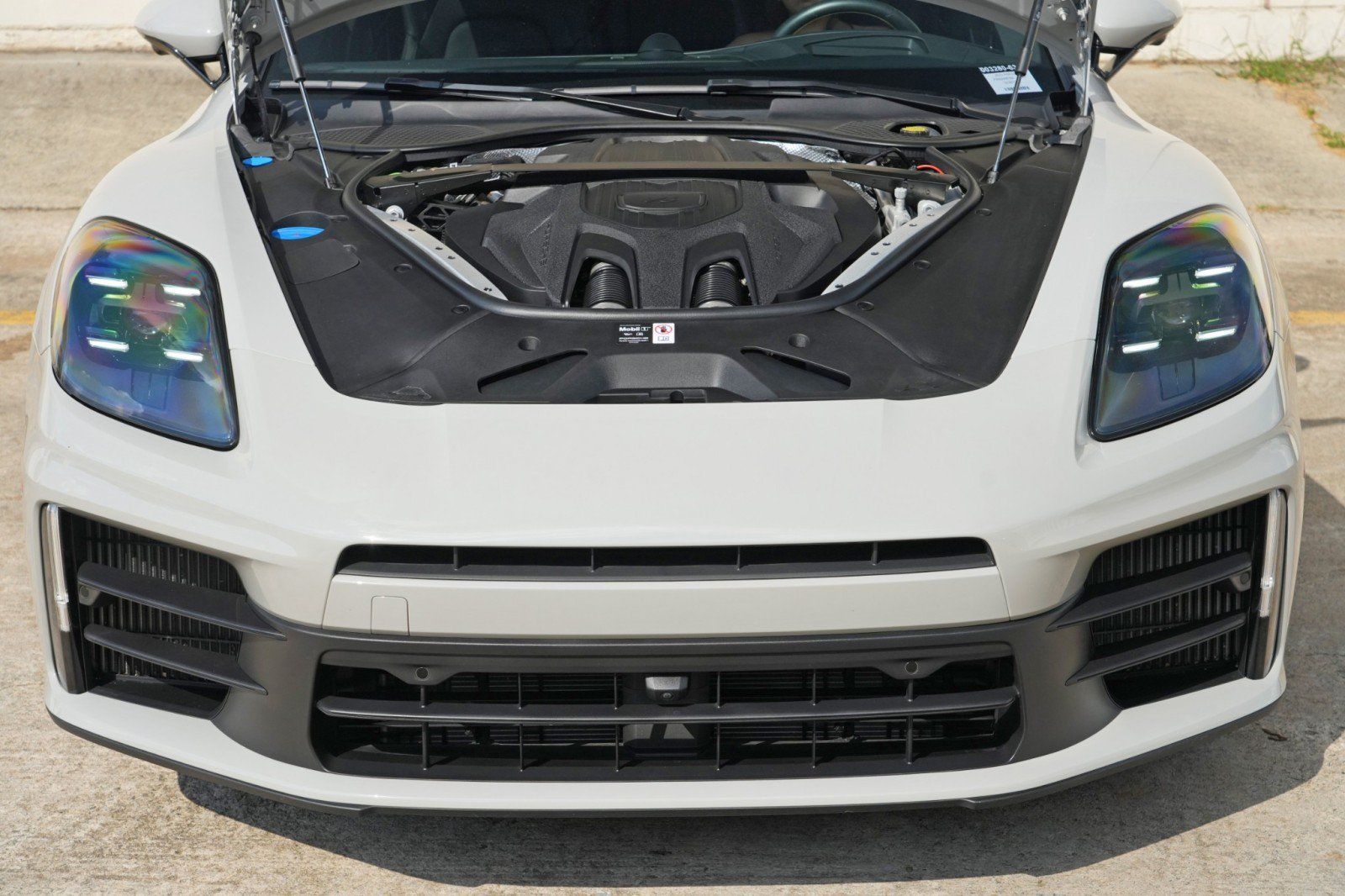 Used 2025 Porsche Panamera image 8
