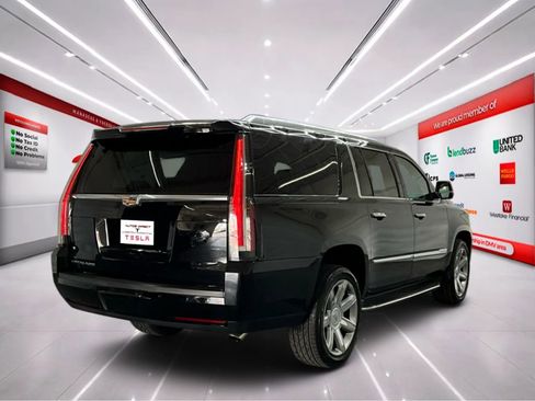 Used 2018 Cadillac Escalade ESV Luxury AWD/4WD image 8