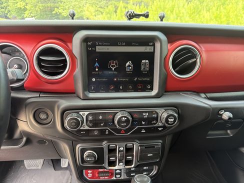 Used 2023 Jeep Wrangler Unlimited Rubicon w/ LED Lighting Group AWD/4WD image 29