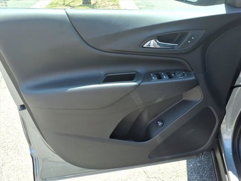 Used 2024 Chevrolet Equinox LT FWD image 23