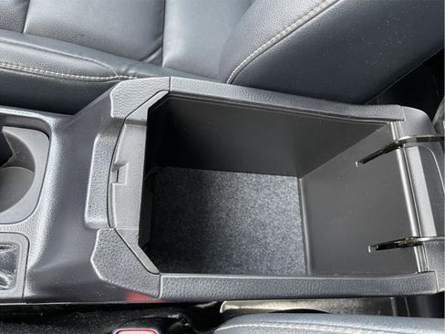 Used 2015 Toyota RAV4 Limited image 32