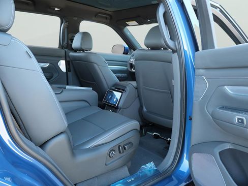 New 2024 VinFast VF 9 Plus AWD/4WD image 16
