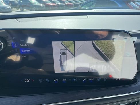 New 2025 Chevrolet Suburban Premier image 32