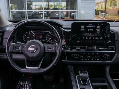 Used 2024 Nissan Pathfinder SL w/ Black Appearance Package image 22