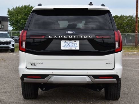 Certified 2025 Ford Expedition Max Platinum w/ Driver's Package AWD/4WD image 8