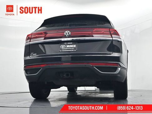 Used 2024 Volkswagen Atlas Cross Sport SE FWD image 50