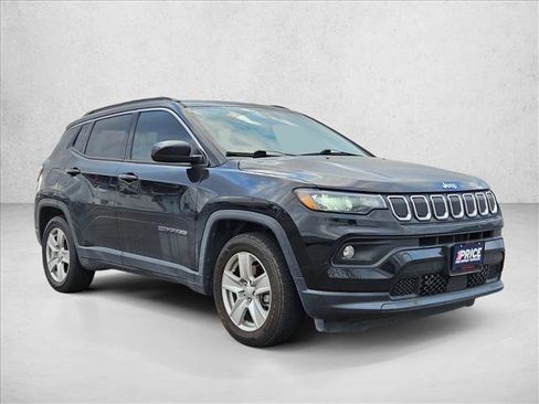 Used 2022 Jeep Compass Latitude image 3