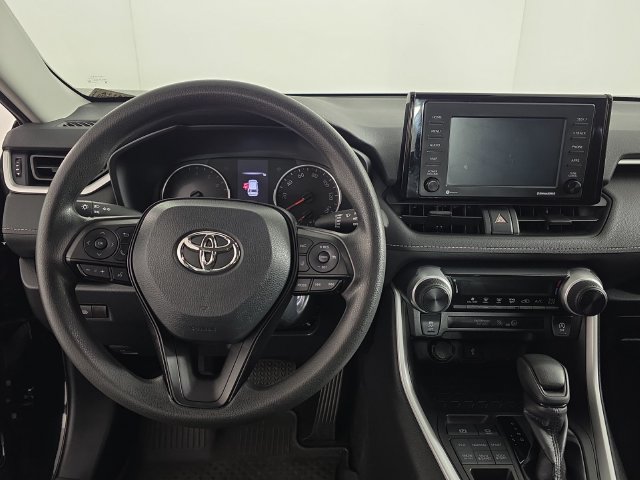 Used 2022 Toyota RAV4 LE AWD/4WD image 11