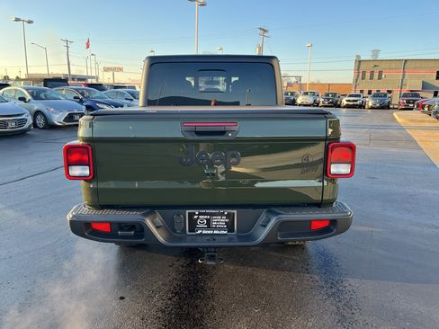 Used 2022 Jeep Gladiator Willys image 8
