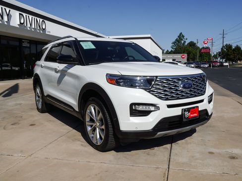Used 2021 Ford Explorer Platinum w/ Equipment Group 601A AWD/4WD image 2