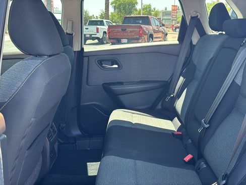 Used 2022 Nissan Rogue SV FWD image 28