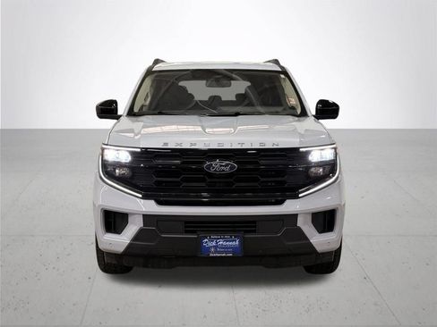 Used 2025 Ford Expedition Max Active AWD/4WD image 4